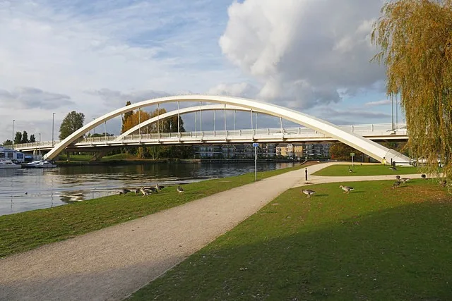 Walton Bridge crossing the River Thames at Walton-on-Thames